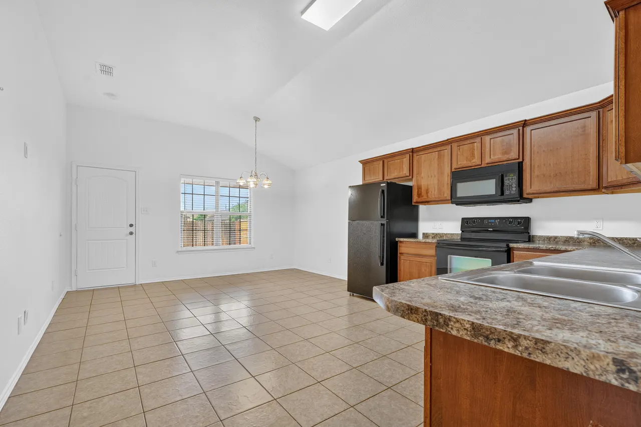 Photo 8 — 6810 83rd Street, Lubbock, TX 79424