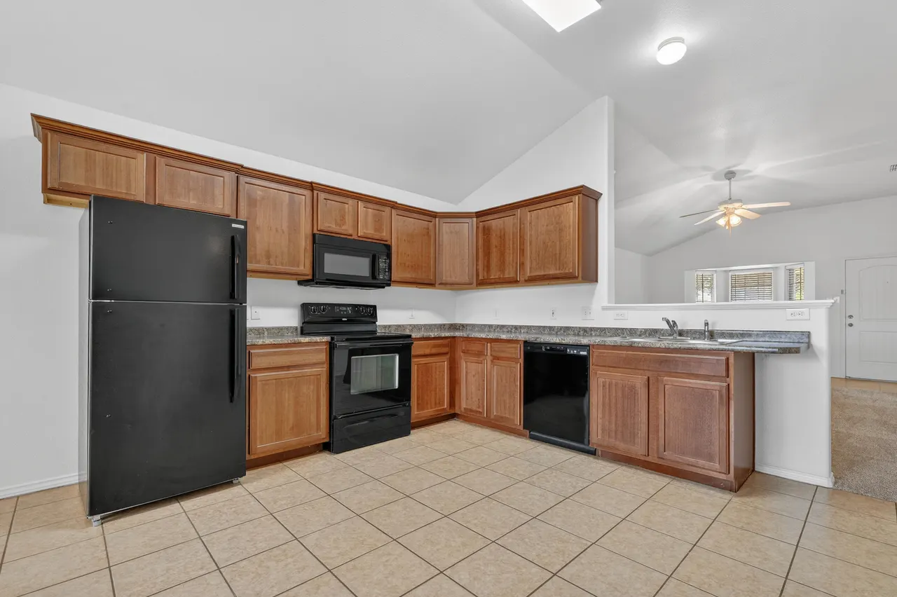 Photo 10 — 6810 83rd Street, Lubbock, TX 79424