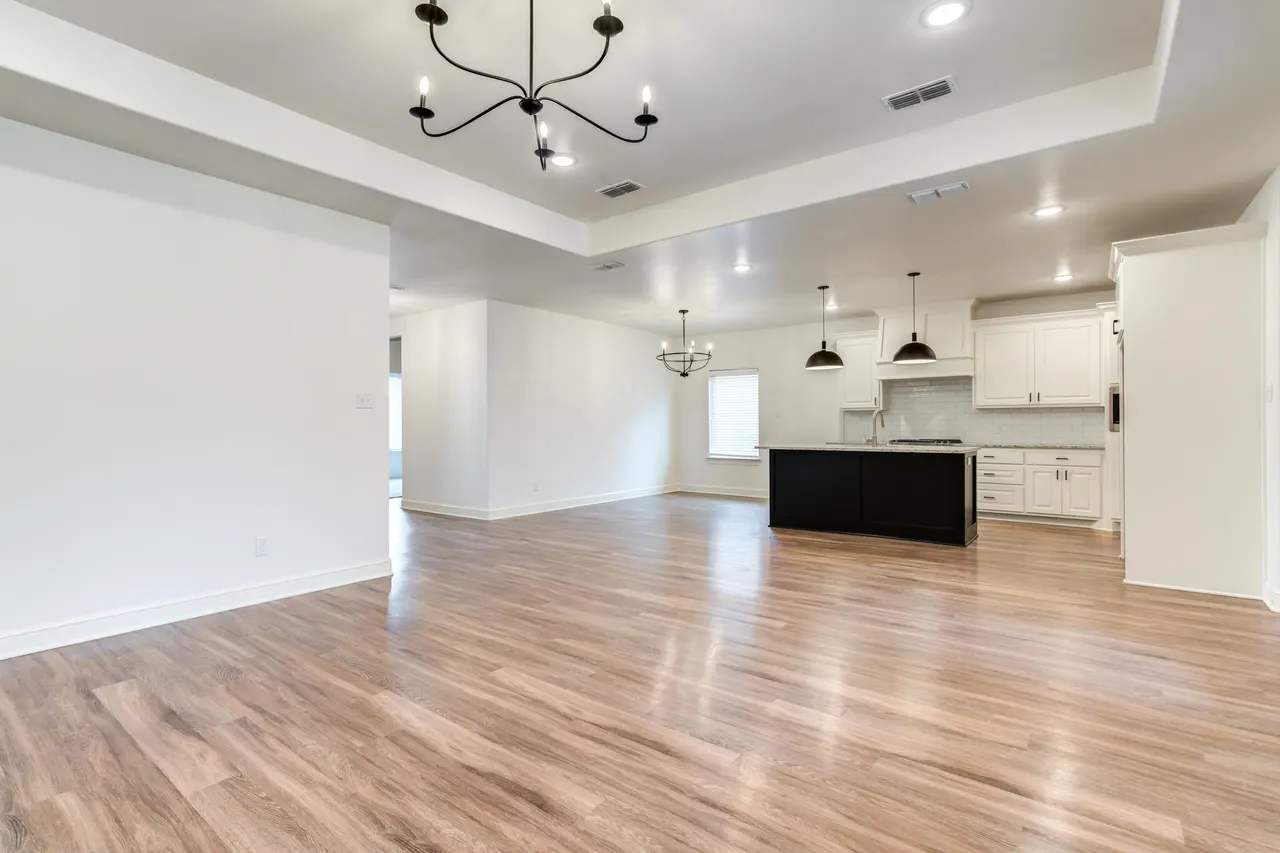 Photo 3 — 6902 55th Street, Lubbock, TX 79407