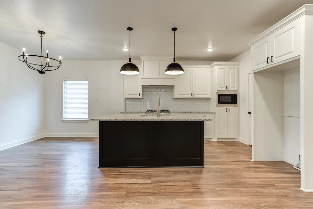 Photo 7 — 6902 55th Street, Lubbock, TX 79407