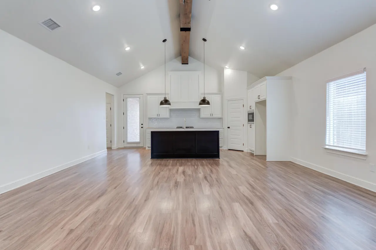 Photo 13 — 7609 52nd Street, Lubbock, TX 79407