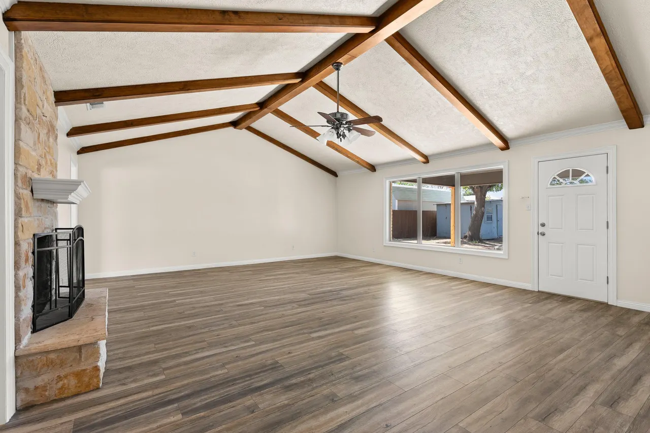 Photo 11 — 220 Sandalwood Lane, Levelland, TX 79336
