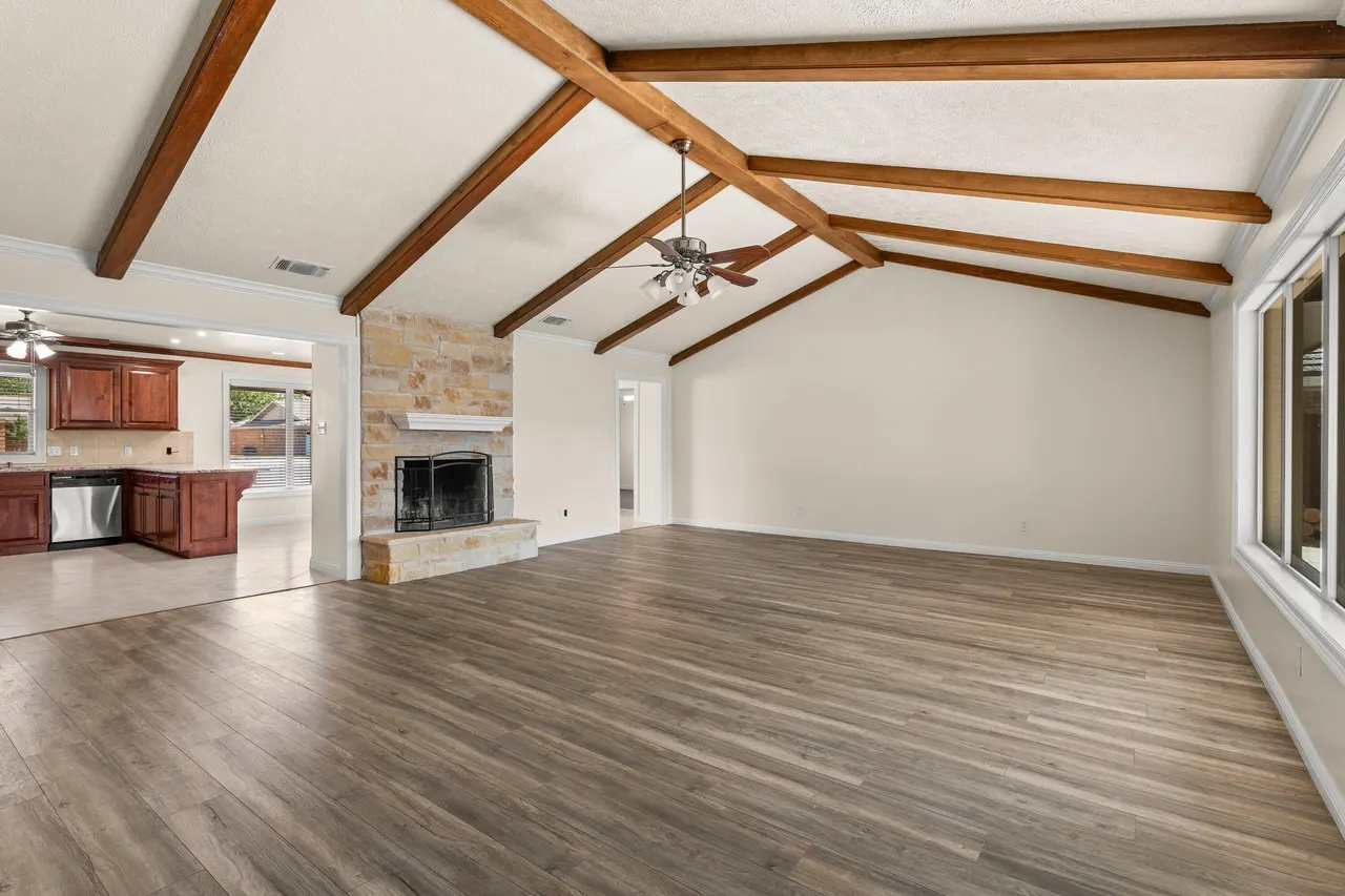 Photo 8 — 220 Sandalwood Lane, Levelland, TX 79336
