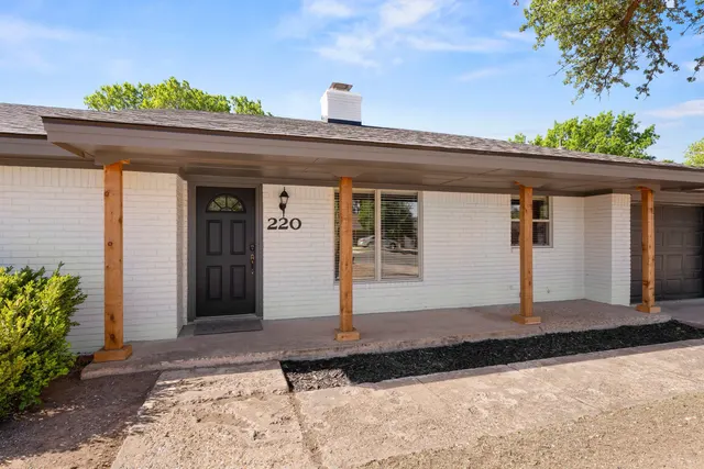 Photo 6 — 220 Sandalwood Lane, Levelland, TX 79336