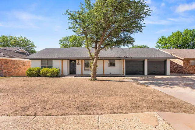 Photo 4 — 220 Sandalwood Lane, Levelland, TX 79336