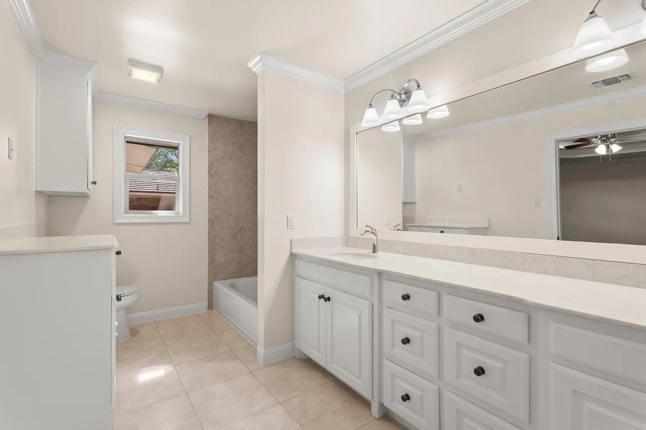 Photo 20 — 220 Sandalwood Lane, Levelland, TX 79336