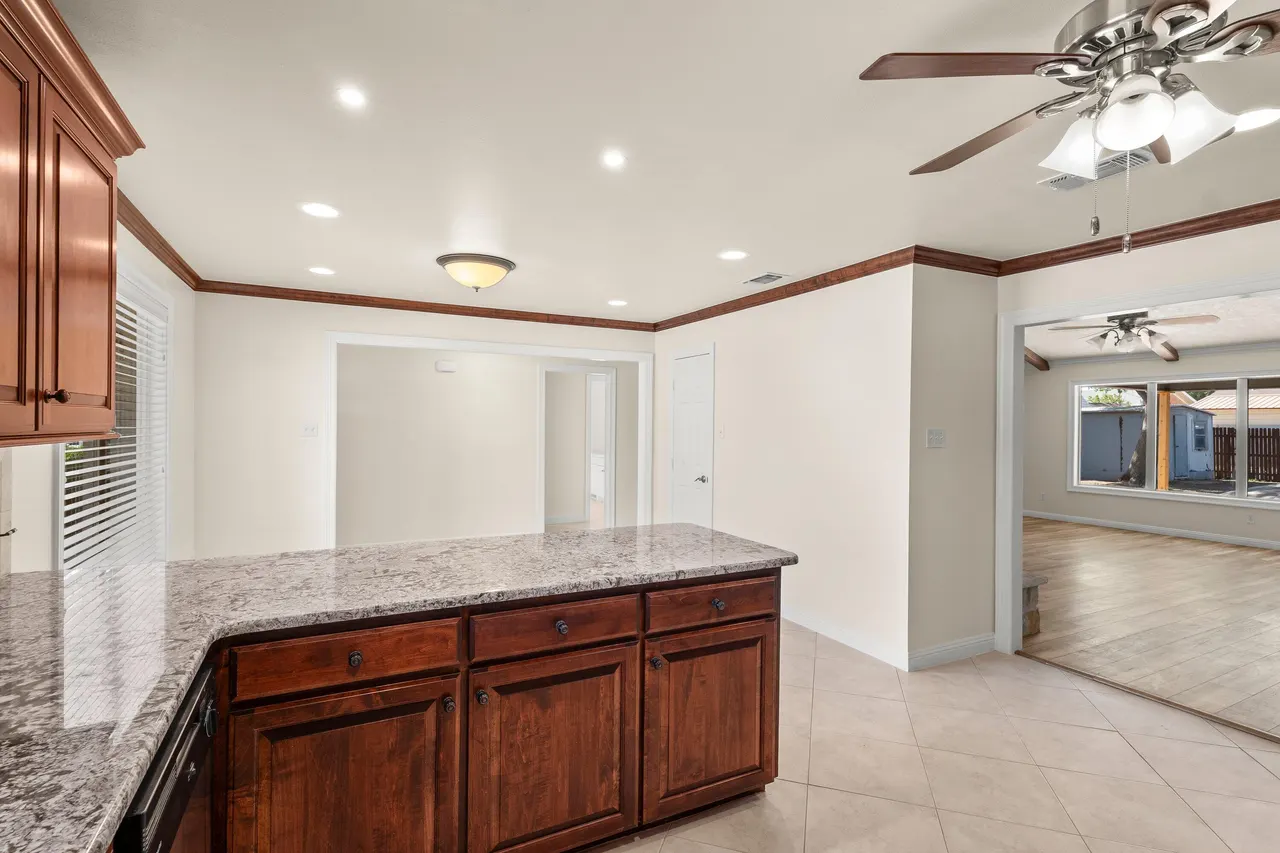 Photo 16 — 220 Sandalwood Lane, Levelland, TX 79336
