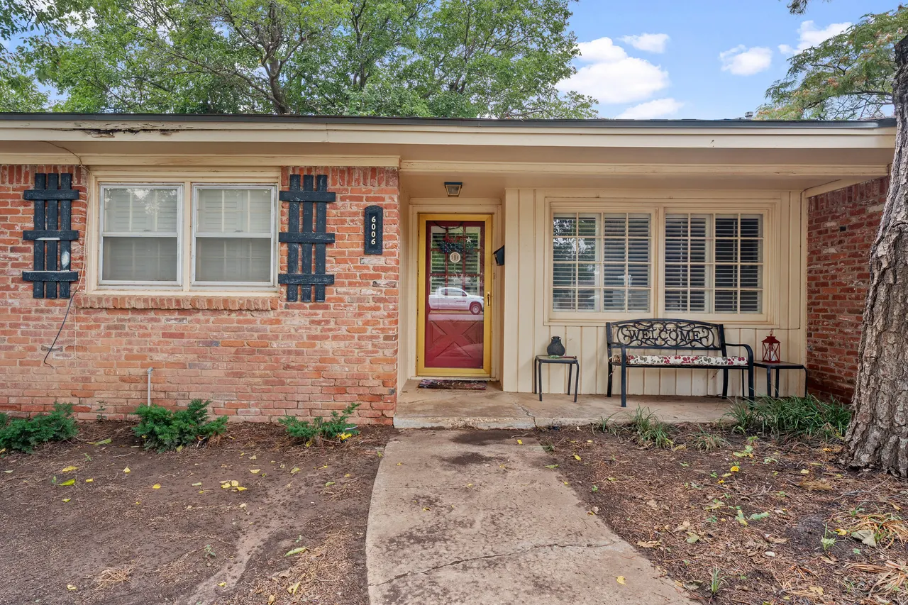 Photo 2 — 6006 Oxford Avenue, Lubbock, TX 79413
