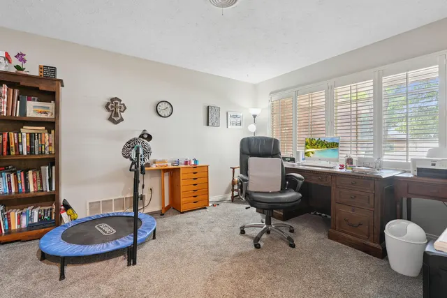 Photo 4 — 6006 Oxford Avenue, Lubbock, TX 79413
