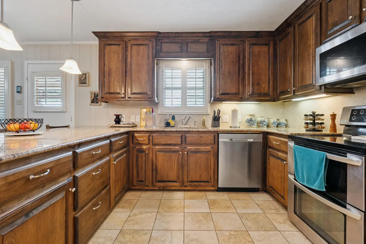 Photo 15 — 6006 Oxford Avenue, Lubbock, TX 79413
