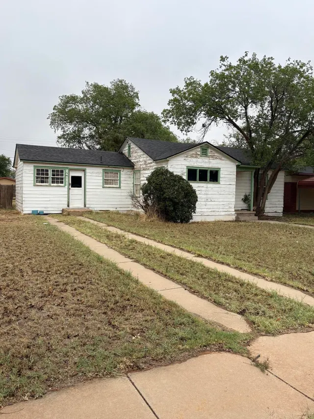 Front exterior — 707 E Lake Street, Brownfield, TX 79316