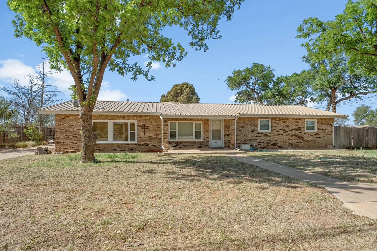 Photo 2 — 105 13th Street, Seagraves, TX 79359