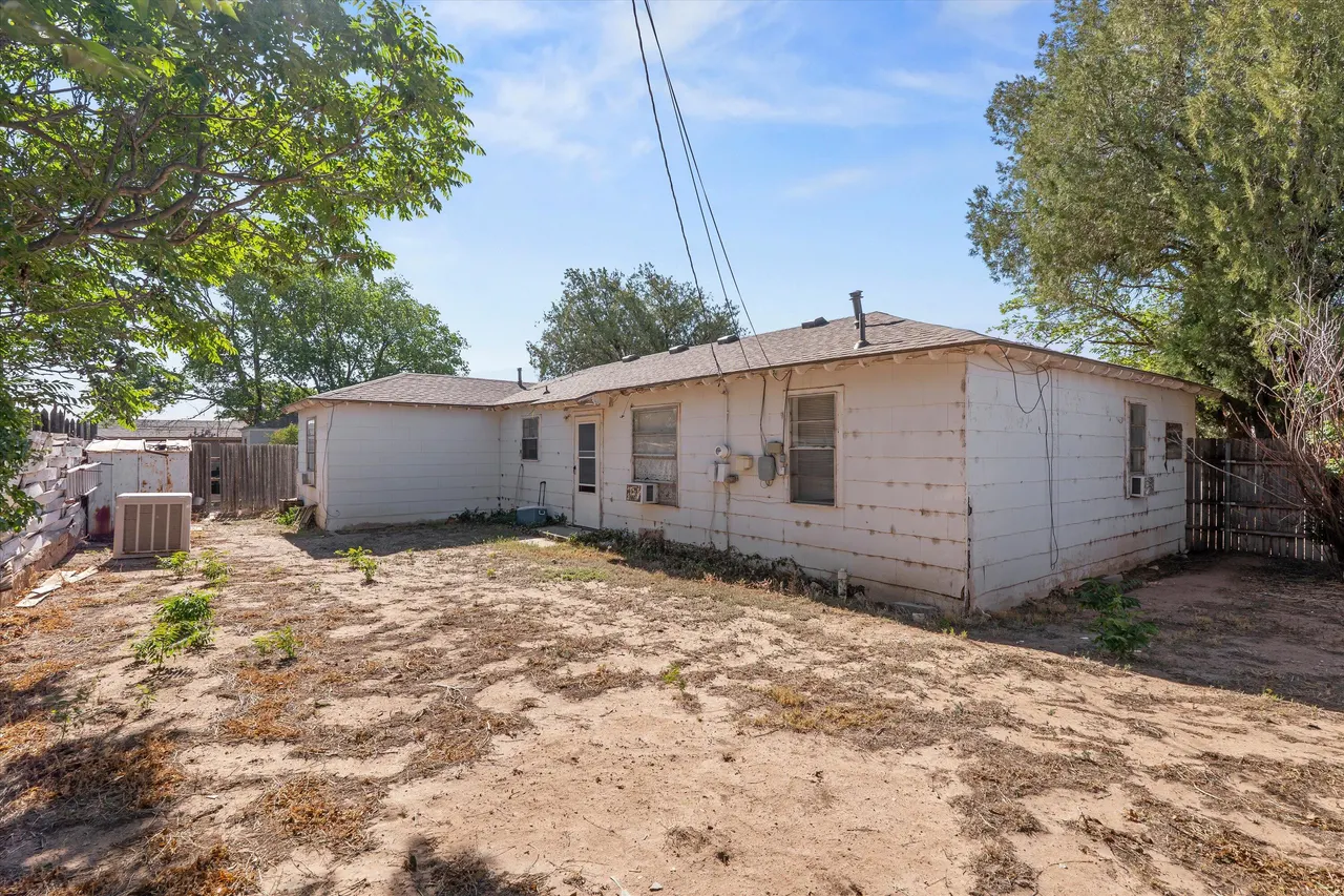 Photo 16 — 507 17th Street, Levelland, TX 79336