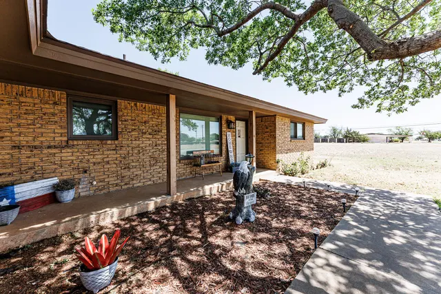 Photo 2 — 705 E Grace Street, Brownfield, TX 79316