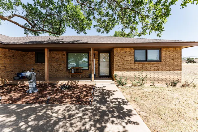 Photo 3 — 705 E Grace Street, Brownfield, TX 79316