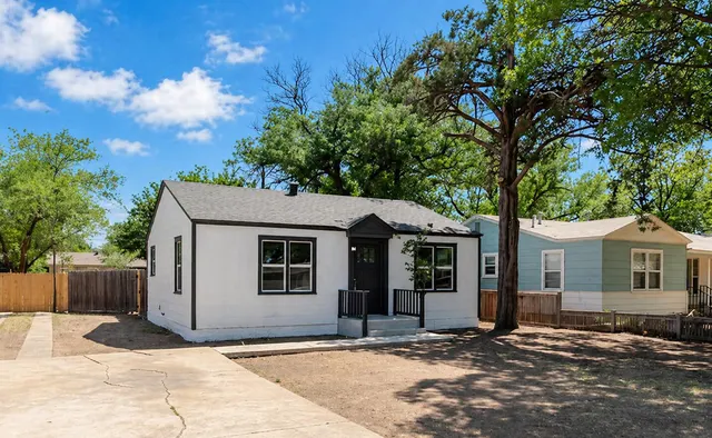 Photo 2 — 3705 25th Street, Lubbock, TX 79410