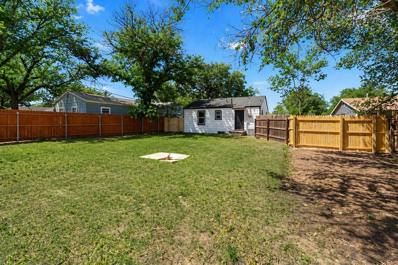 Photo 16 — 3705 25th Street, Lubbock, TX 79410