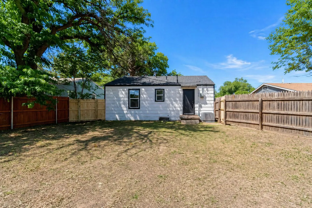 Photo 14 — 3705 25th Street, Lubbock, TX 79410