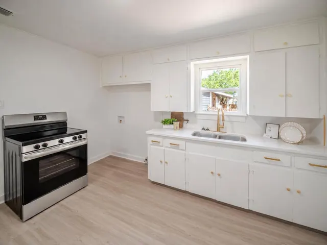 Photo 6 — 3705 25th Street, Lubbock, TX 79410