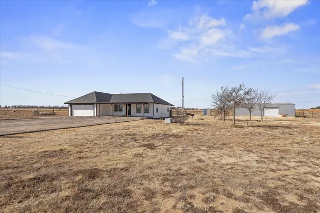 Photo 2 — 3131 N Alamo Road, Levelland, TX 79336