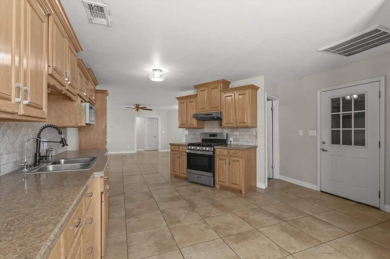 Photo 10 — 3131 N Alamo Road, Levelland, TX 79336