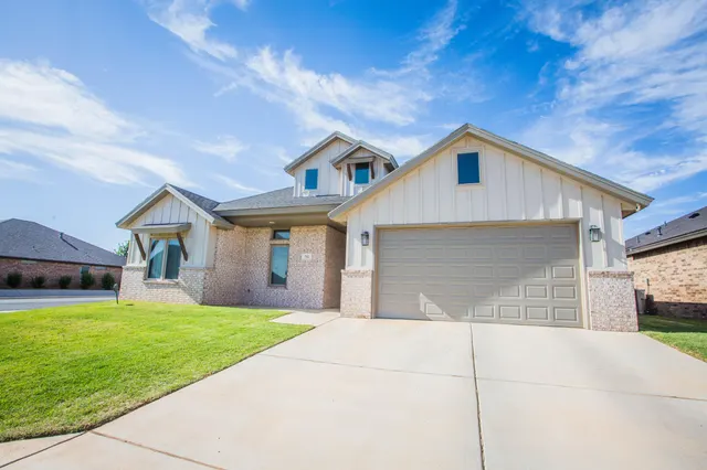 Photo 2 — 712 N 3rd Street, Wolfforth, TX 79382