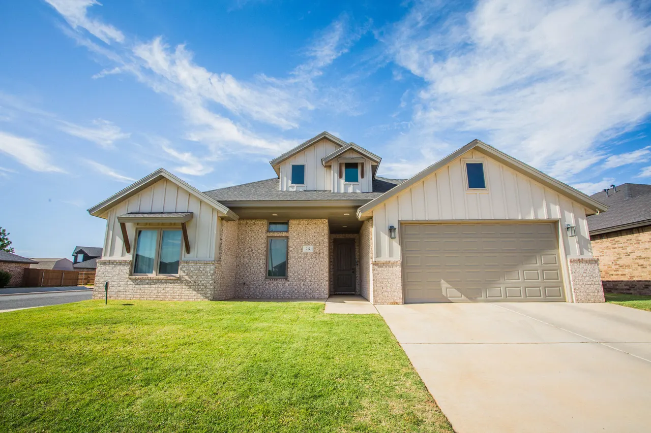 Photo 3 — 712 N 3rd Street, Wolfforth, TX 79382