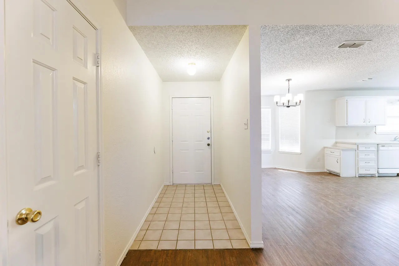 Photo 6 — 6412 32nd Street, Lubbock, TX 79407