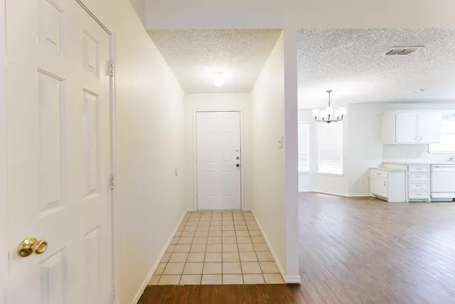 Photo 6 — 6412 32nd Street, Lubbock, TX 79407