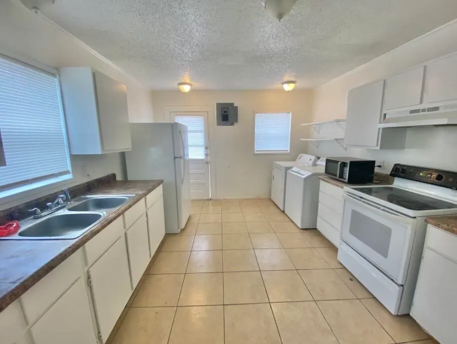 Photo 8 — 2114 27th Street, Lubbock, TX 79411