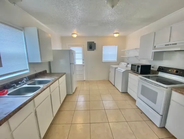 Photo 8 — 2114 27th Street, Lubbock, TX 79411