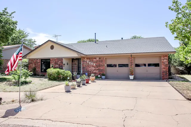Photo 3 — 3404 Essex Avenue, Lubbock, TX 79407