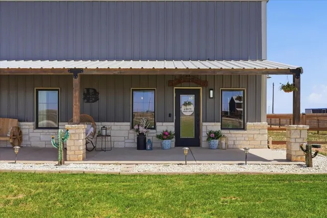 Photo 3 — 183 Allison Road, Wilson, TX 79381