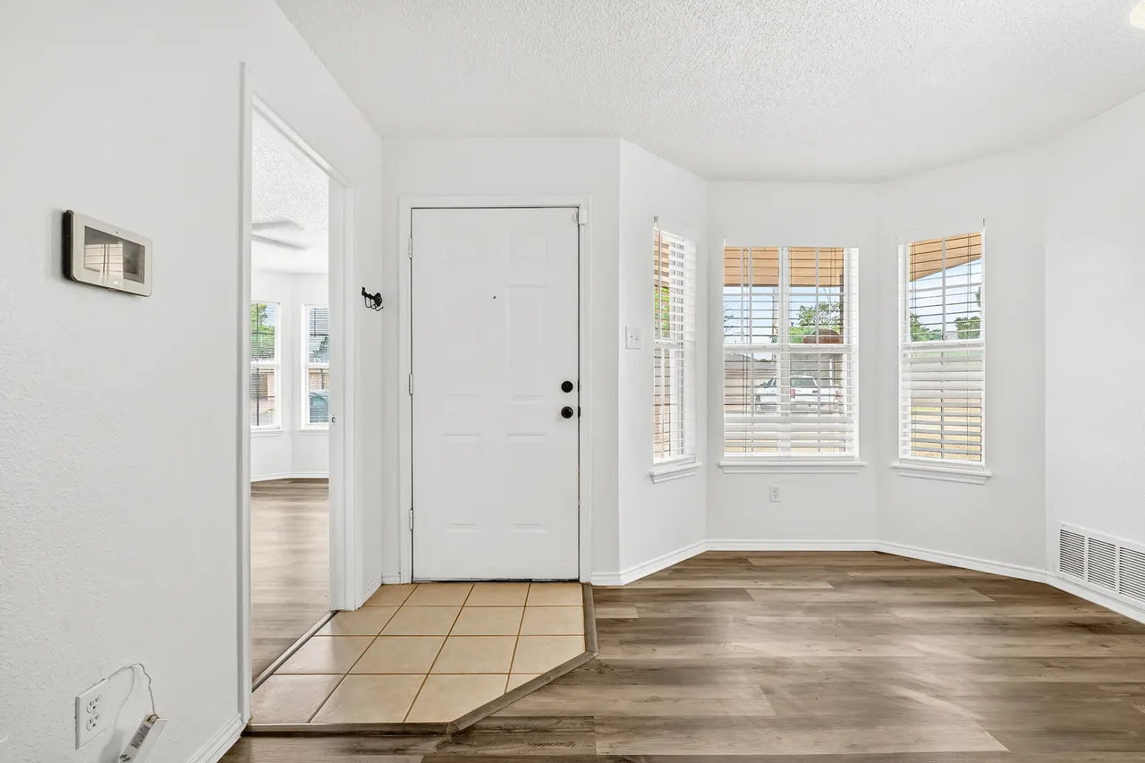 Photo 3 — 6346 9th Street, Lubbock, TX 79416