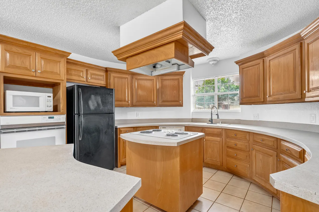 Photo 8 — 6346 9th Street, Lubbock, TX 79416