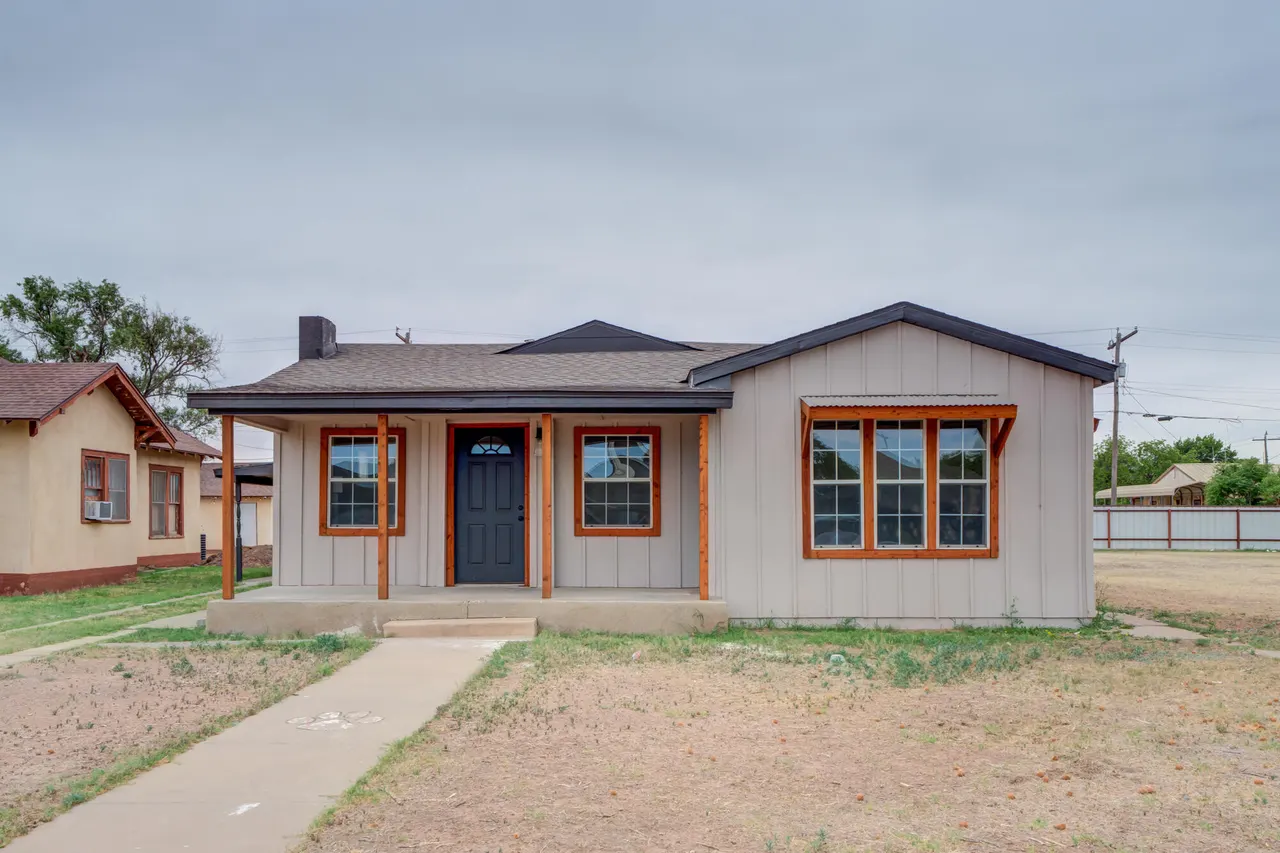 Photo 2 — 315 W Garza Street, Slaton, TX 79364