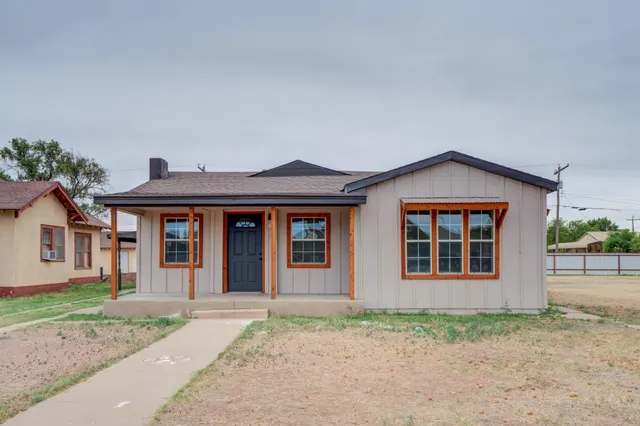Photo 2 — 315 W Garza Street, Slaton, TX 79364