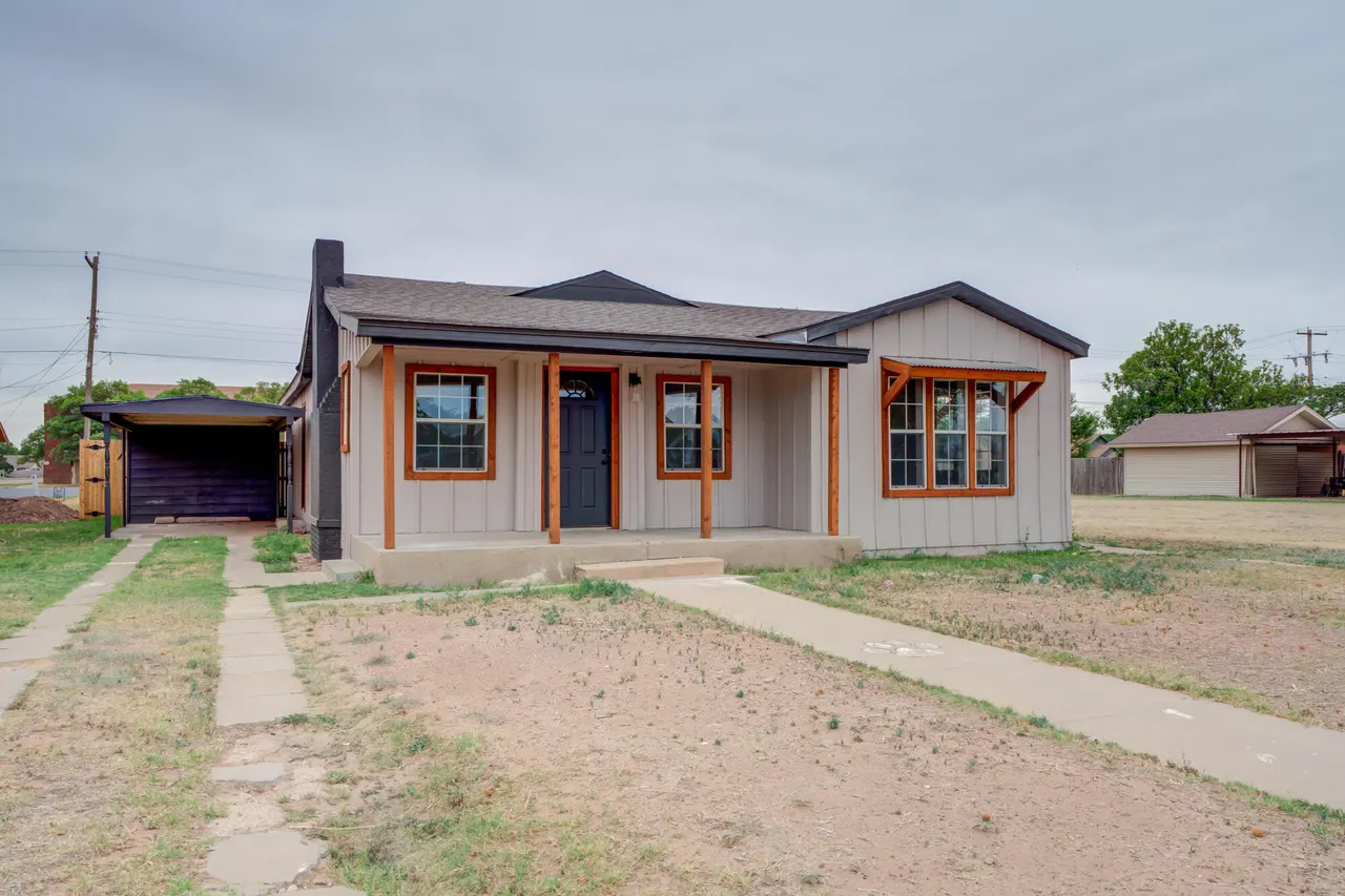 Photo 3 — 315 W Garza Street, Slaton, TX 79364