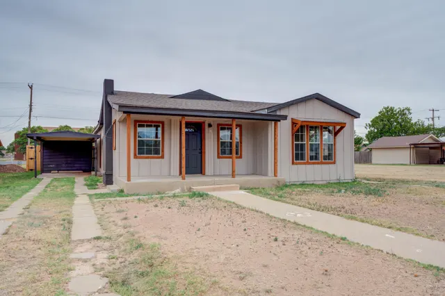 Photo 3 — 315 W Garza Street, Slaton, TX 79364