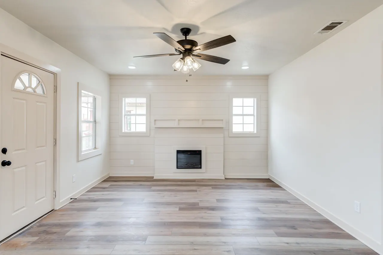 Photo 5 — 315 W Garza Street, Slaton, TX 79364