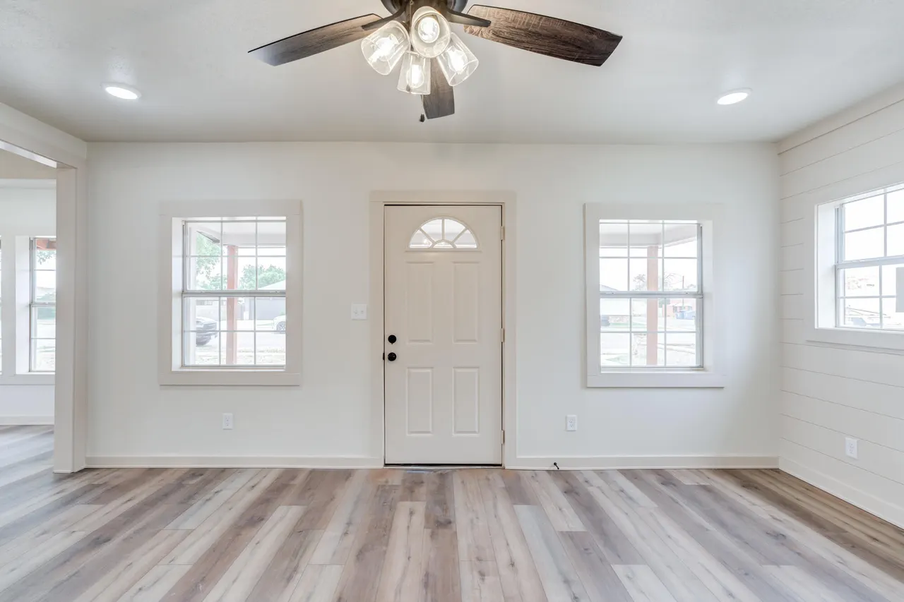 Photo 7 — 315 W Garza Street, Slaton, TX 79364