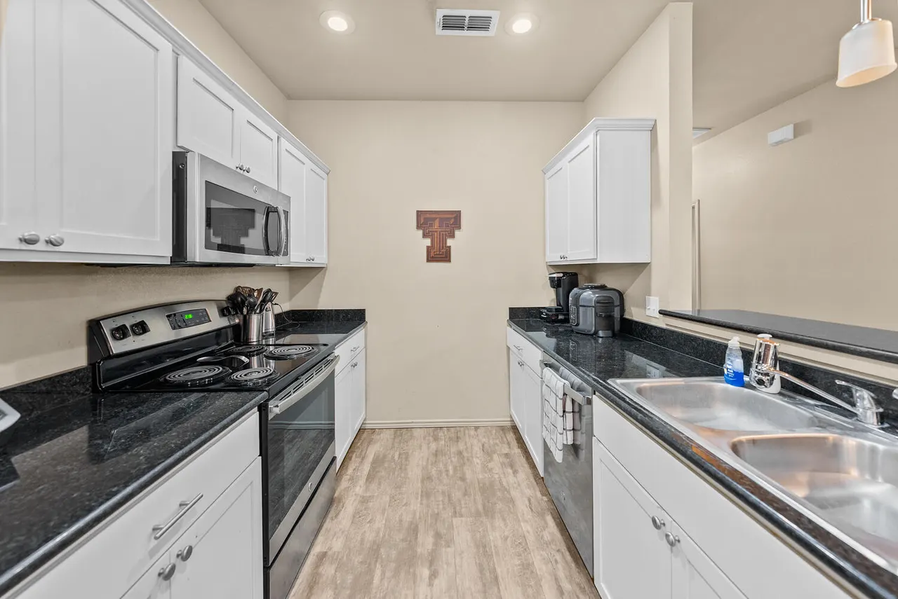 Photo 7 — 2128 10th Street, Lubbock, TX 79401
