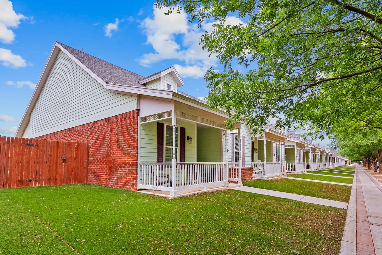 Photo 2 — 2128 10th Street, Lubbock, TX 79401