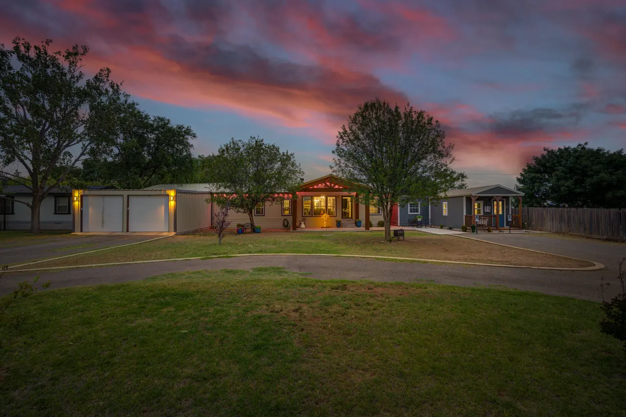 Front exterior — 1822 S 3rd Street, Tahoka, TX 79373