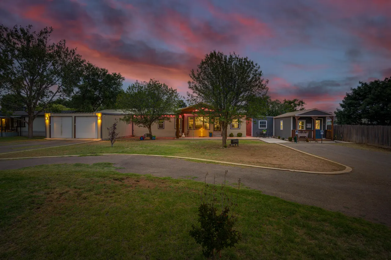 Photo 2 — 1822 S 3rd Street, Tahoka, TX 79373