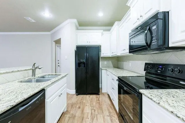 Photo 6 — 9804 Avenue V, Lubbock, TX 79423