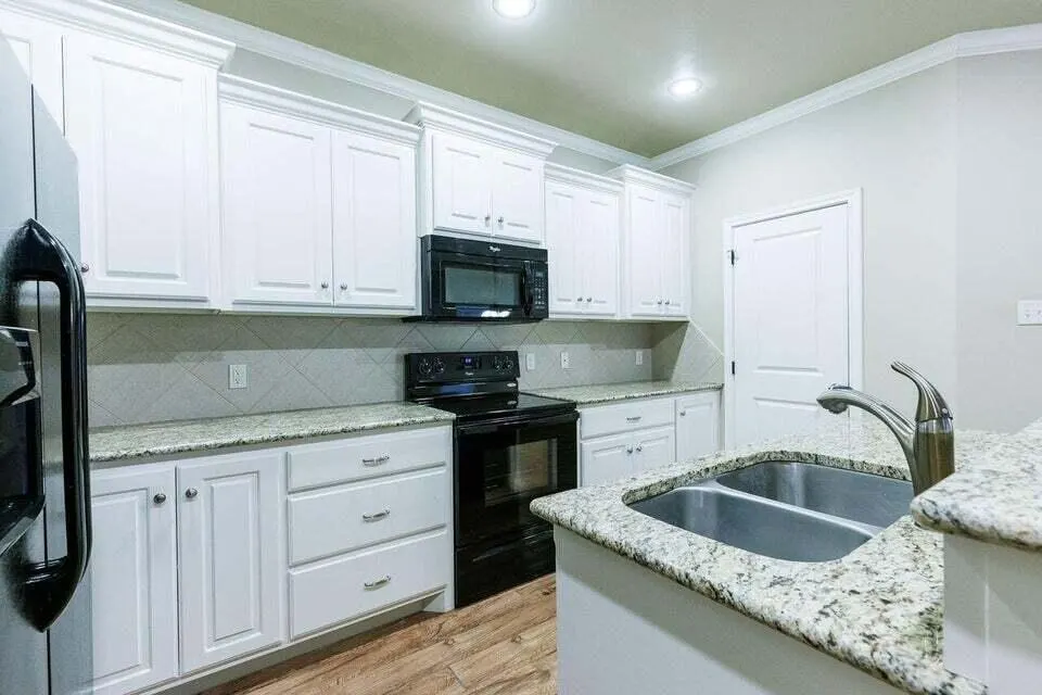Photo 7 — 9804 Avenue V, Lubbock, TX 79423