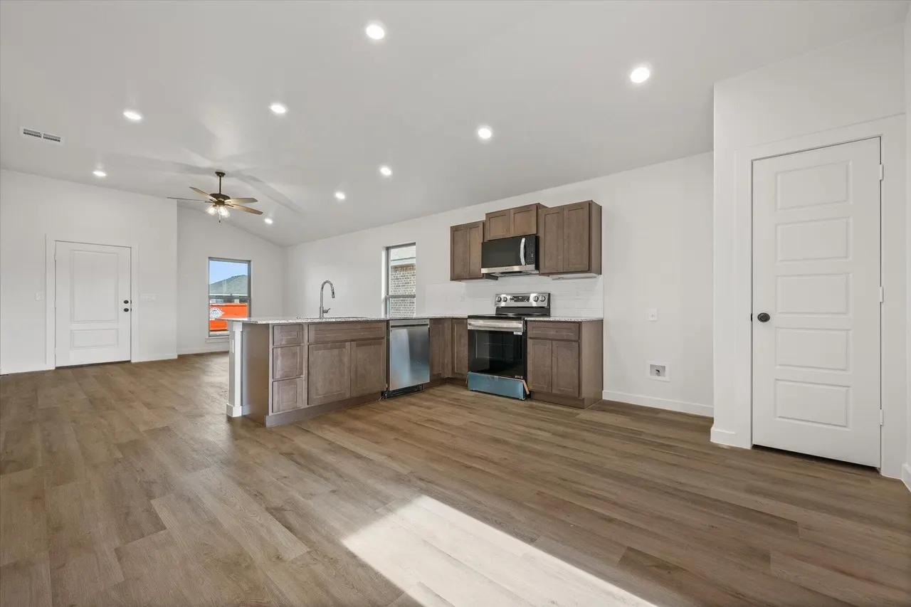 Photo 13 — 2406 Helena Avenue, Lubbock, TX 79407