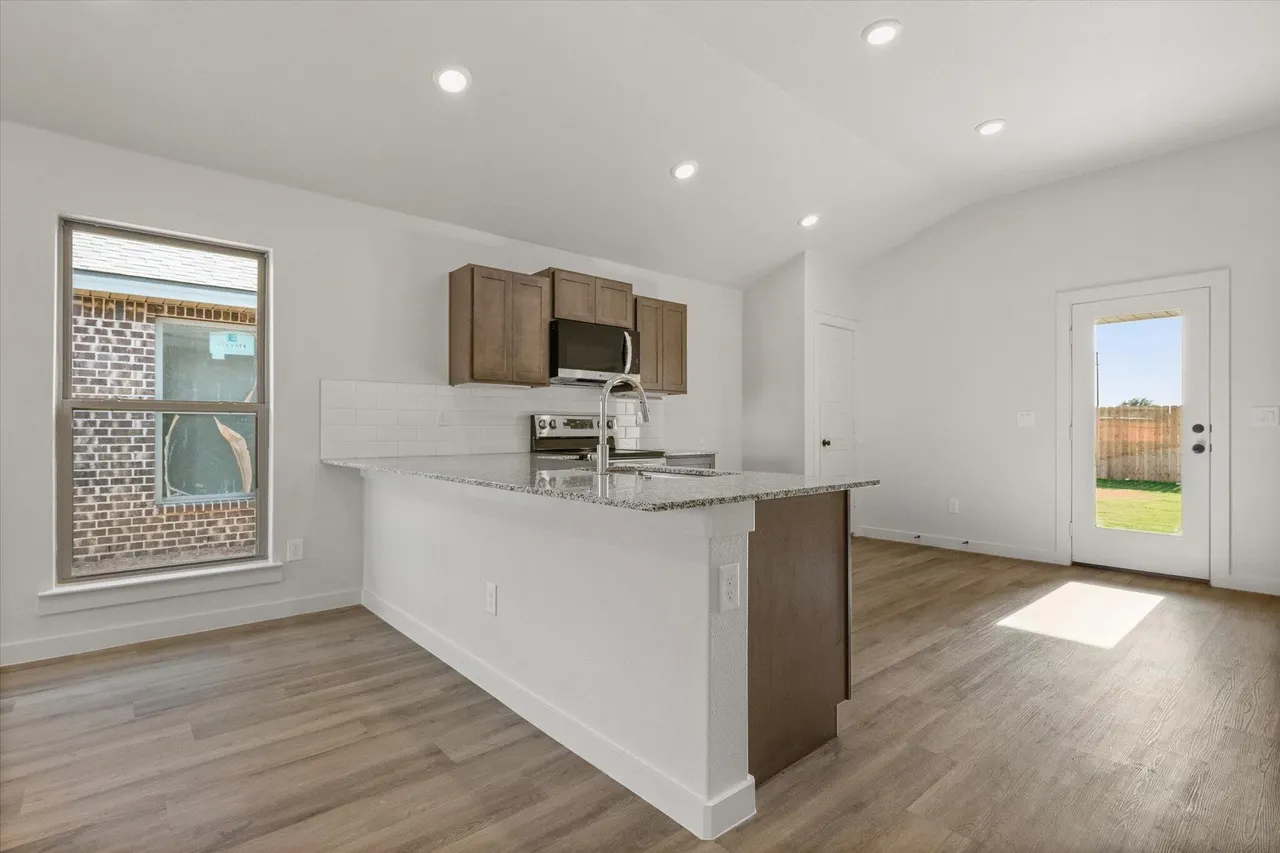 Photo 10 — 2406 Helena Avenue, Lubbock, TX 79407