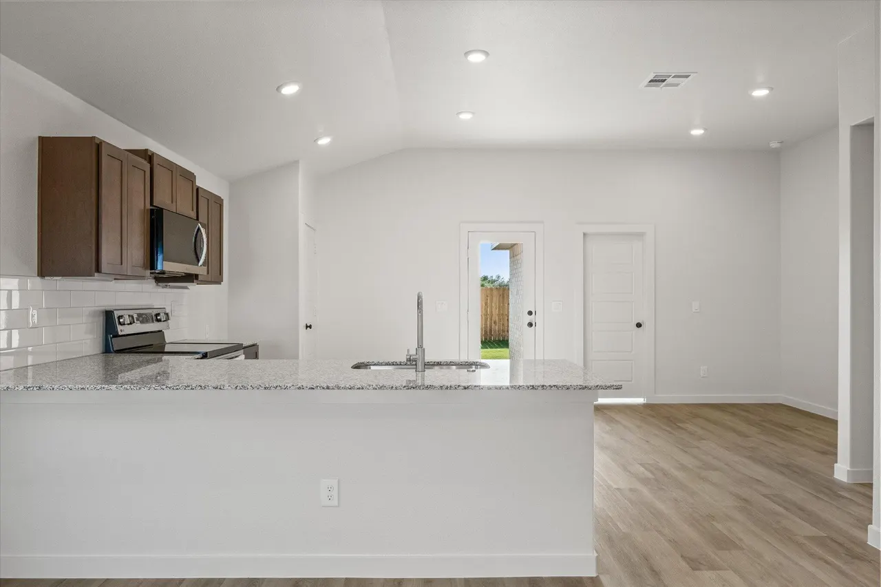 Photo 9 — 2406 Helena Avenue, Lubbock, TX 79407